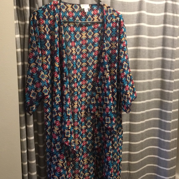 LuLaRoe Tops - Lularoe pattern Shirley medium NWT!